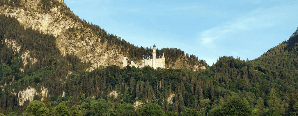 château de Neuschwanstein érigé par Louis II de Bavière
